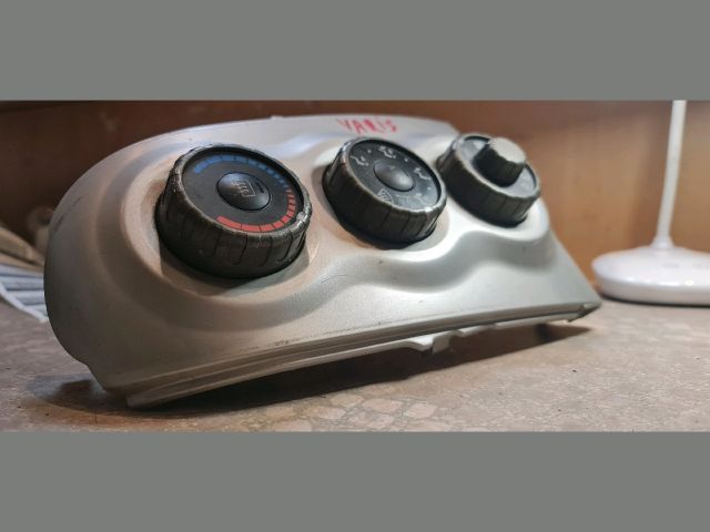 bontott TOYOTA YARIS Fűtéskapcsoló (manuális klímás)