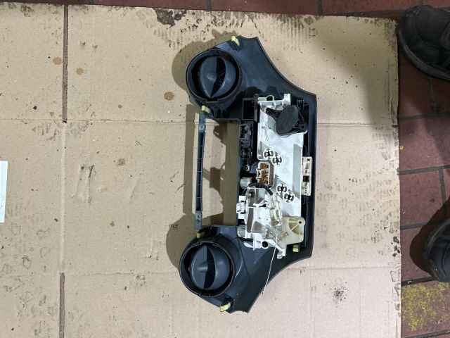 bontott TOYOTA YARIS Fűtéskapcsoló (manuális klímás)