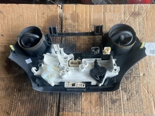 bontott TOYOTA YARIS Fűtéskapcsoló (manuális klímás)