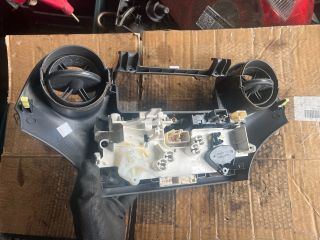 bontott TOYOTA YARIS Fűtéskapcsoló (manuális klímás)