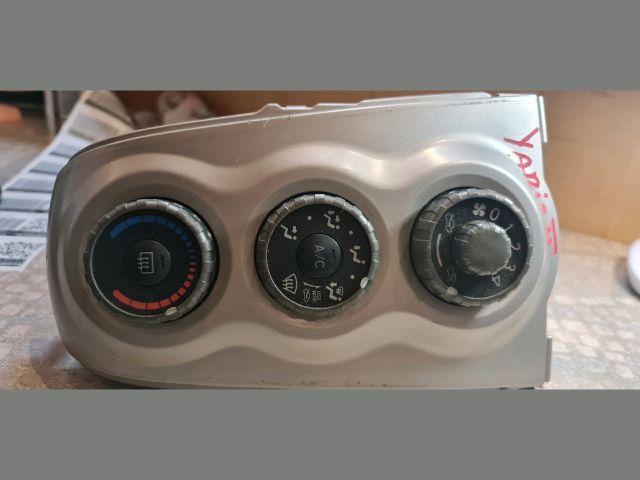 bontott TOYOTA YARIS Fűtéskapcsoló (manuális klímás)