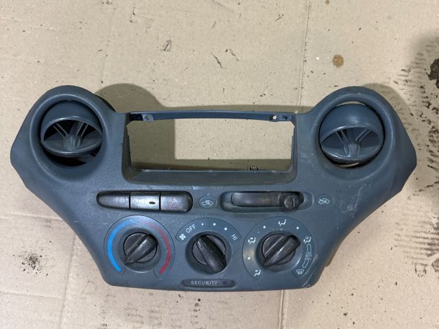 bontott TOYOTA YARIS Fűtéskapcsoló (manuális klímás)