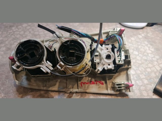 bontott TOYOTA YARIS Fűtéskapcsoló (manuális klímás)