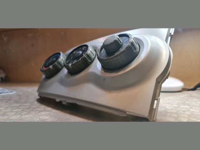 bontott TOYOTA YARIS Fűtéskapcsoló (manuális klímás)