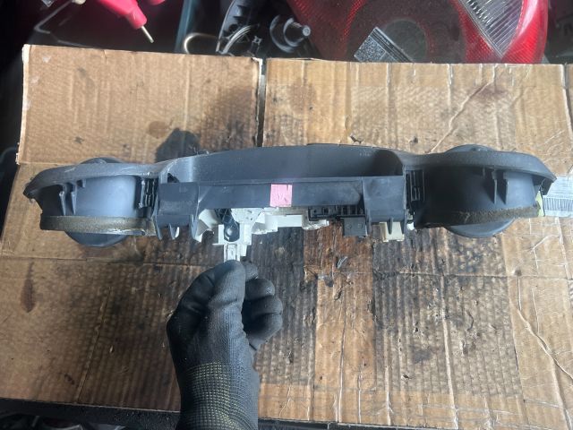 bontott TOYOTA YARIS Fűtéskapcsoló (manuális klímás)