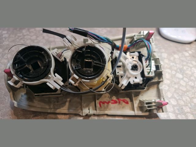 bontott TOYOTA YARIS Fűtéskapcsoló (manuális klímás)