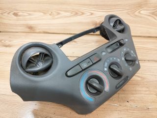 bontott TOYOTA YARIS Fűtéskapcsoló (Nem klímás)