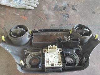 bontott TOYOTA YARIS Fűtéskapcsoló (Nem klímás)