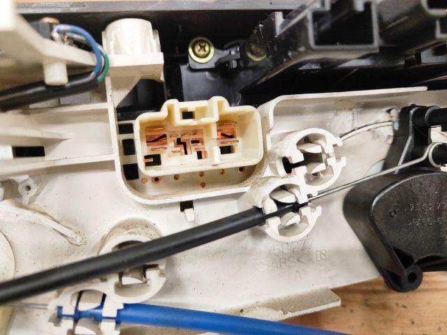 bontott TOYOTA YARIS Fűtéskapcsoló (Nem klímás)