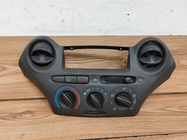 bontott TOYOTA YARIS Fűtéskapcsoló (Nem klímás)