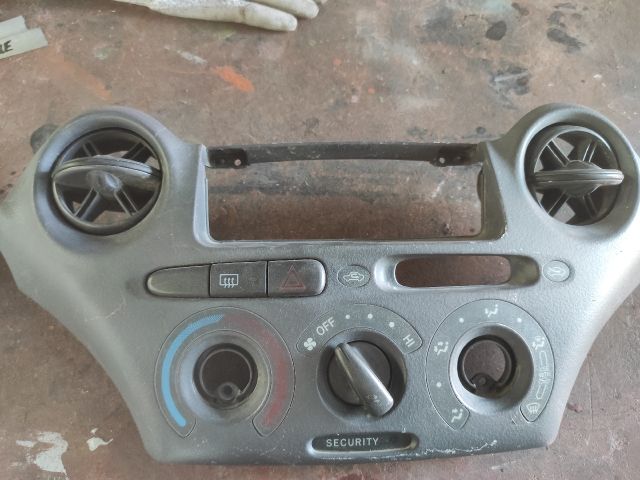 bontott TOYOTA YARIS Fűtéskapcsoló (Nem klímás)
