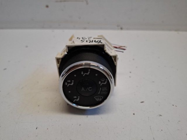 bontott TOYOTA YARIS Fűtéskapcsoló