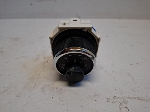 bontott TOYOTA YARIS Fűtéskapcsoló