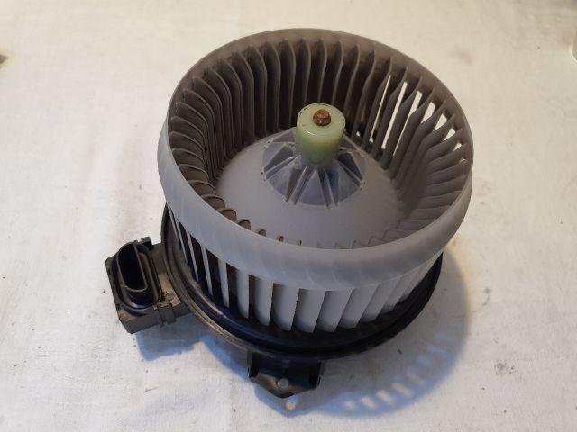 bontott TOYOTA YARIS Fűtőmotor (Klímás)