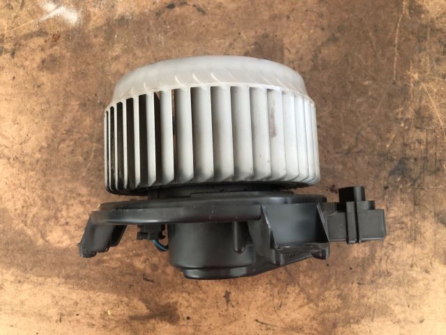 bontott TOYOTA YARIS Fűtőmotor (Klímás)