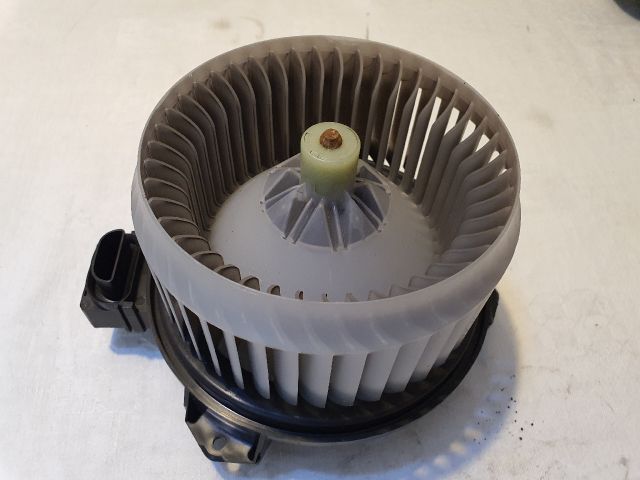 bontott TOYOTA YARIS Fűtőmotor (Klímás)