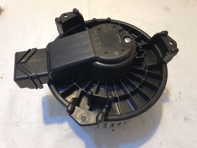 bontott TOYOTA YARIS Fűtőmotor (Klímás)