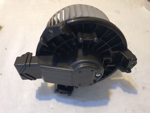 bontott TOYOTA YARIS Fűtőmotor (Klímás)