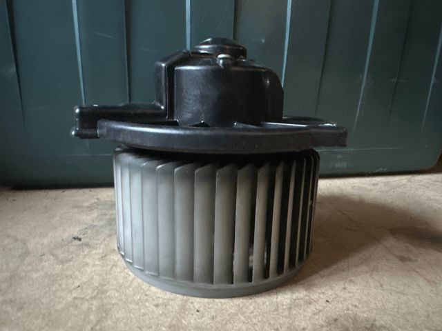 bontott TOYOTA YARIS Fűtőmotor (Klímás)