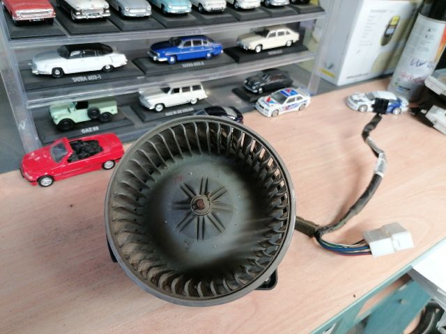 bontott TOYOTA YARIS Fűtőmotor (Klímás)