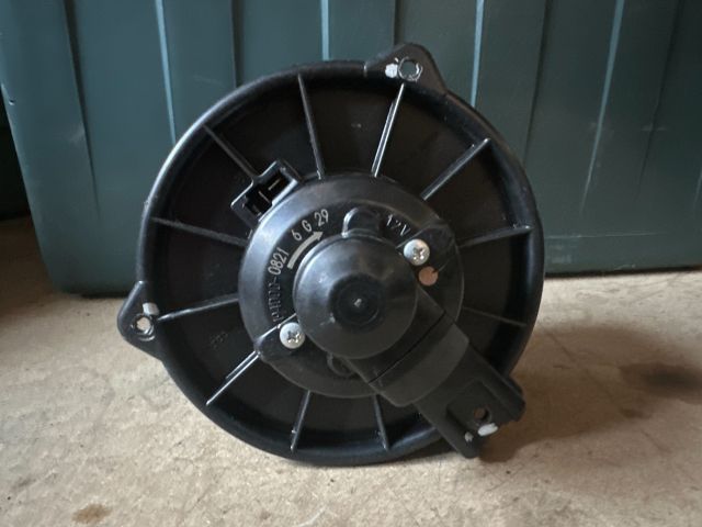 bontott TOYOTA YARIS Fűtőmotor (Klímás)