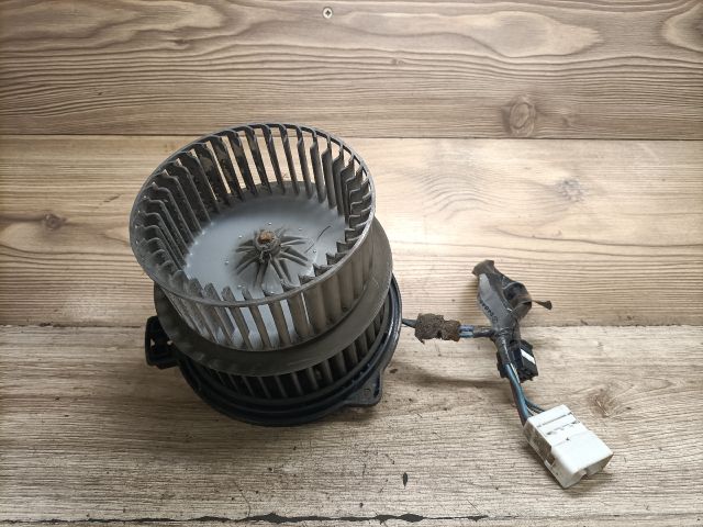 bontott TOYOTA YARIS Fűtőmotor (Nem klímás)