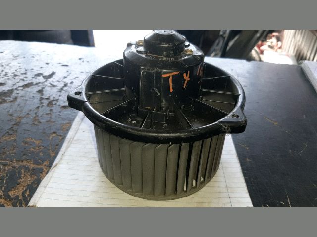 bontott TOYOTA YARIS Fűtőmotor (Nem klímás)