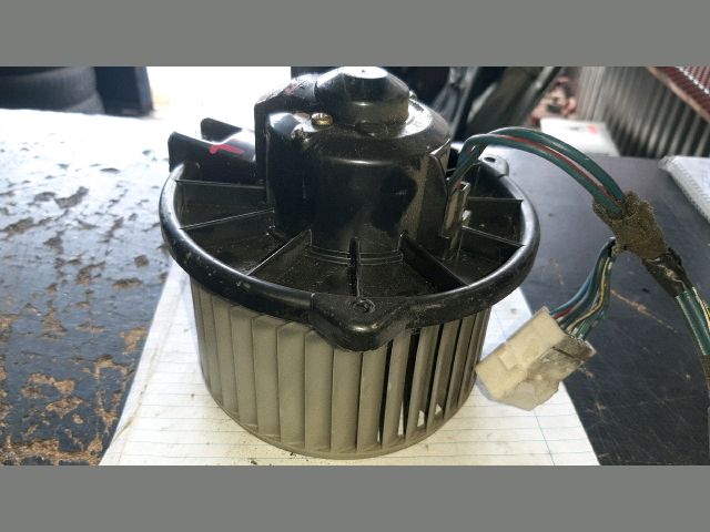 bontott TOYOTA YARIS Fűtőmotor (Nem klímás)