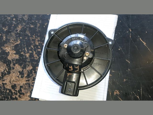 bontott TOYOTA YARIS Fűtőmotor (Nem klímás)