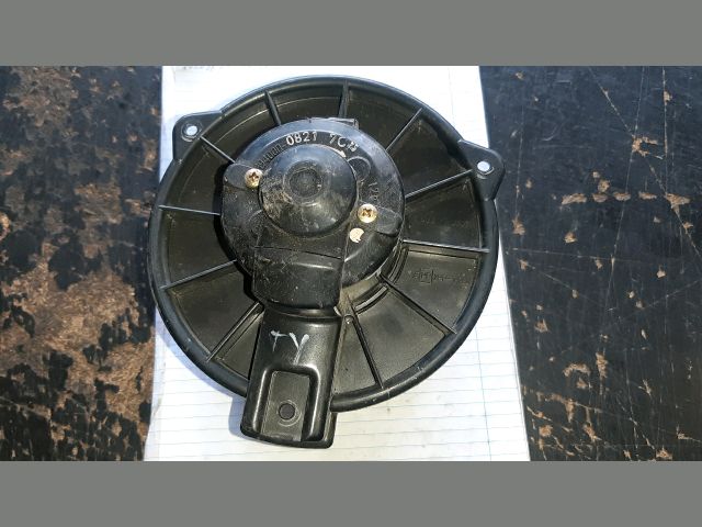 bontott TOYOTA YARIS Fűtőmotor (Nem klímás)