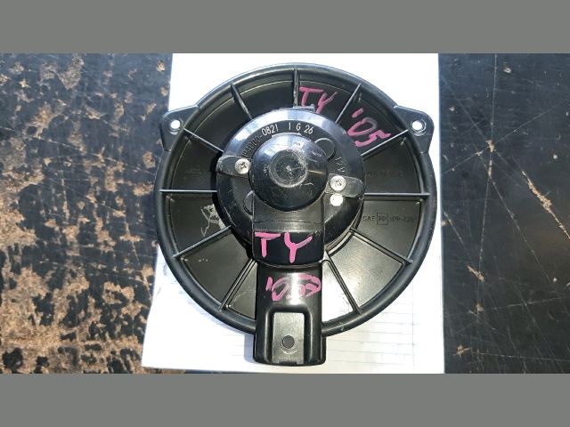 bontott TOYOTA YARIS Fűtőmotor (Nem klímás)