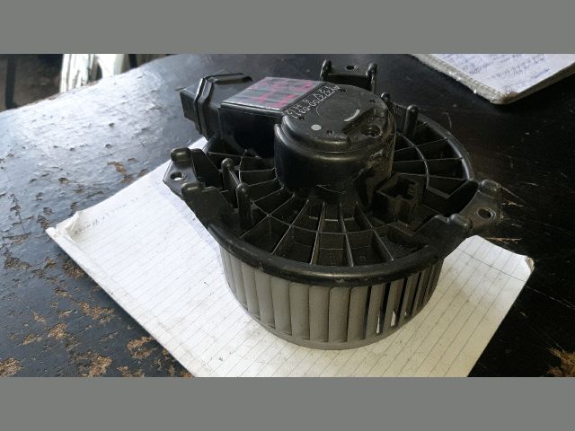 bontott TOYOTA YARIS Fűtőmotor (Nem klímás)