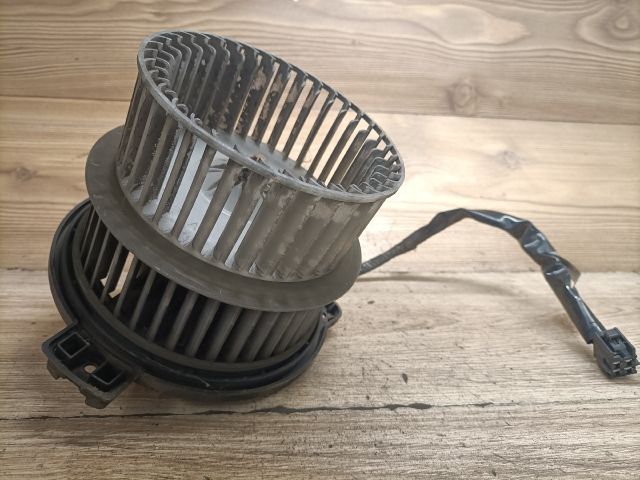 bontott TOYOTA YARIS Fűtőmotor (Nem klímás)