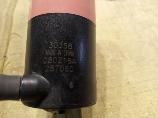 bontott TOYOTA YARIS Hátsó Ablakmosó Szivattyú