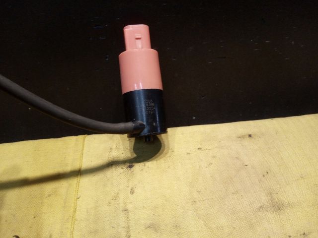 bontott TOYOTA YARIS Hátsó Ablakmosó Szivattyú