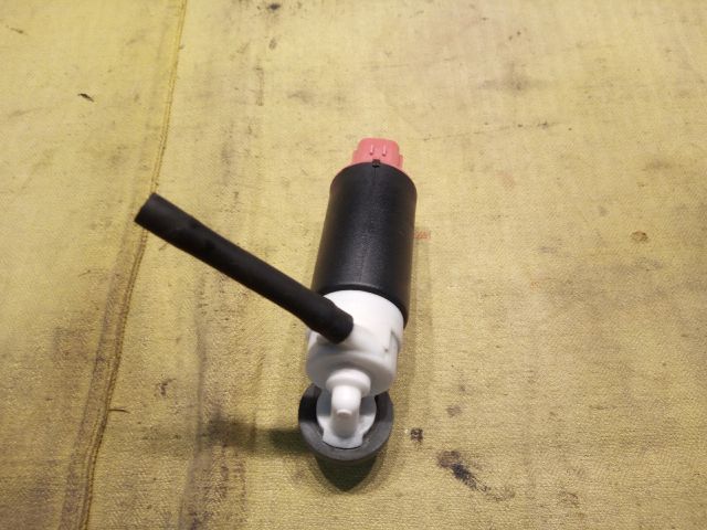 bontott TOYOTA YARIS Hátsó Ablakmosó Szivattyú