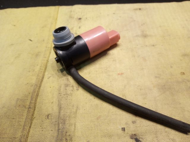 bontott TOYOTA YARIS Hátsó Ablakmosó Szivattyú