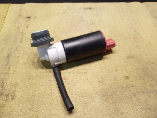 bontott TOYOTA YARIS Hátsó Ablakmosó Szivattyú