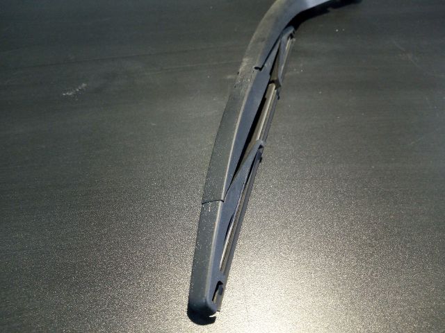 bontott TOYOTA YARIS Hátsó Ablaktörlő Kar