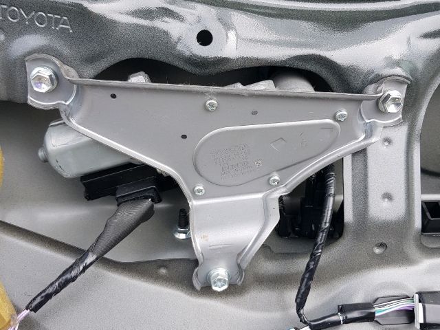 bontott TOYOTA YARIS Hátsó Ablaktörlő Motor