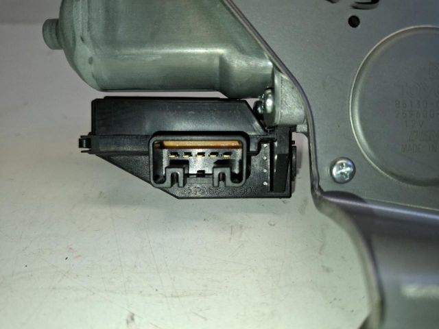 bontott TOYOTA YARIS Hátsó Ablaktörlő Motor