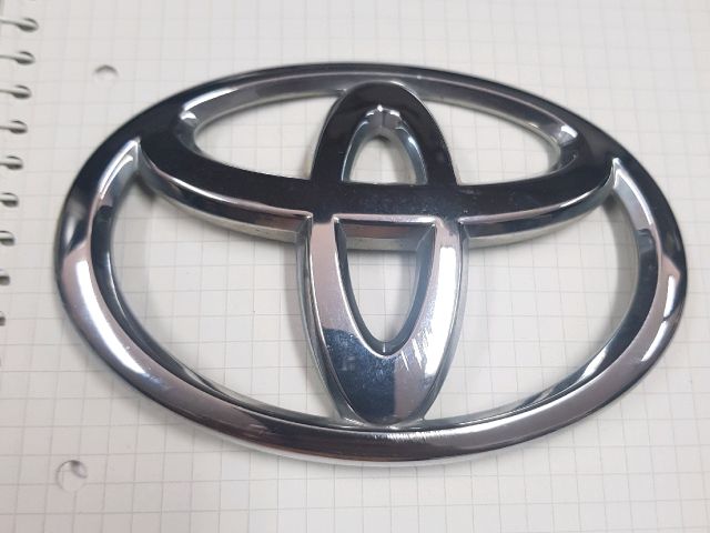 bontott TOYOTA YARIS Hátsó Embléma