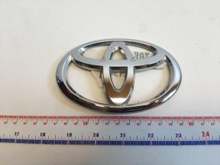 bontott TOYOTA YARIS Hátsó Embléma