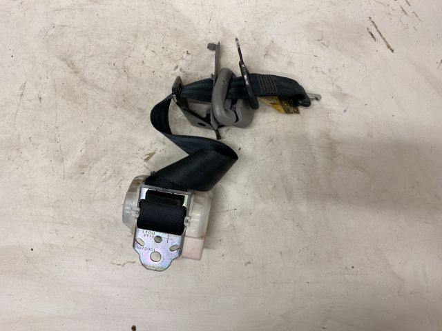 bontott TOYOTA YARIS Hátsó középső Biztonsági Öv