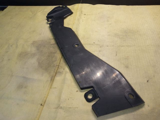 bontott TOYOTA YARIS Hátsó Lökhárító Alsó (Műanyag)