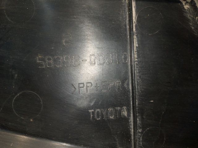 bontott TOYOTA YARIS Hátsó Lökhárító Alsó (Műanyag)