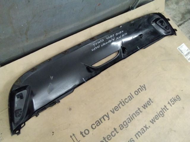 bontott TOYOTA YARIS Hátsó Lökhárító Díszléc