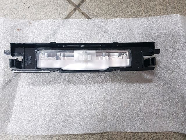 bontott TOYOTA YARIS Hátsó Rendszámtábla Világítás