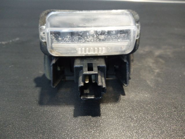 bontott TOYOTA YARIS Hátsó Rendszámtábla Világítás