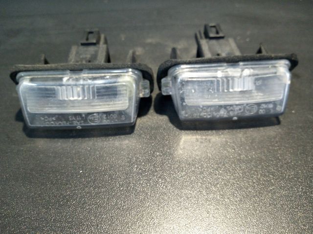 bontott TOYOTA YARIS Hátsó Rendszámtábla Világítás